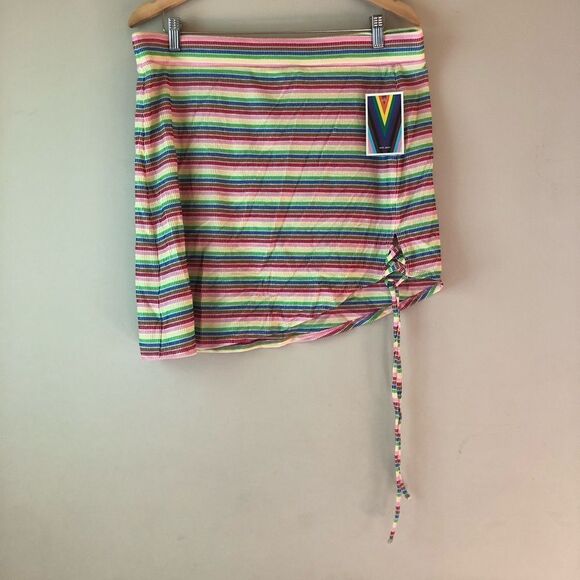 📳 Pride Ruched Side Skirt - Picture 1 of 3